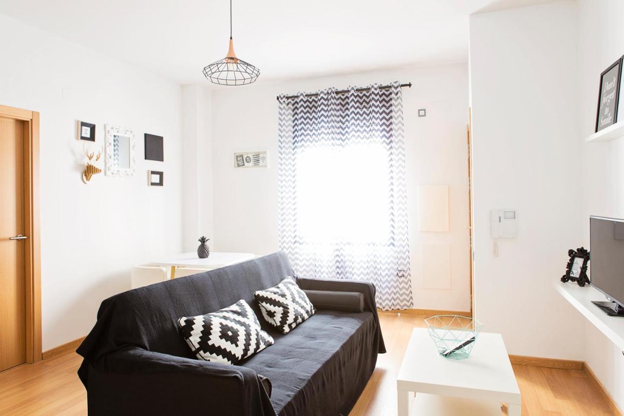 Homely Malaga Refino Oriental Exterior photo